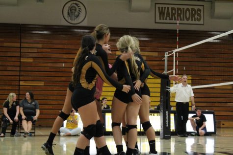 Arapahoe Volleyball celebrates at home after winning a serve. Photo by Taylor Yuan, Calumet Yearbook. 