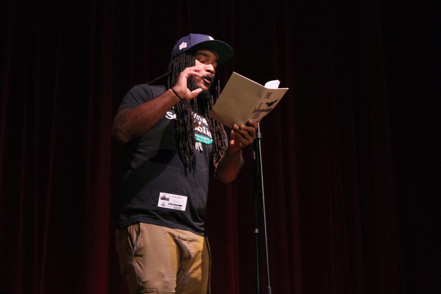 Jovan+Mays+reads+a+poem+to+a+theatre+full+of+English+students.